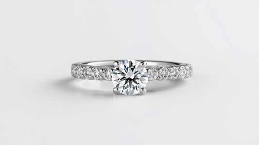 סול לוקס קלאסית - 1 קראט לבן עם שיבוצים